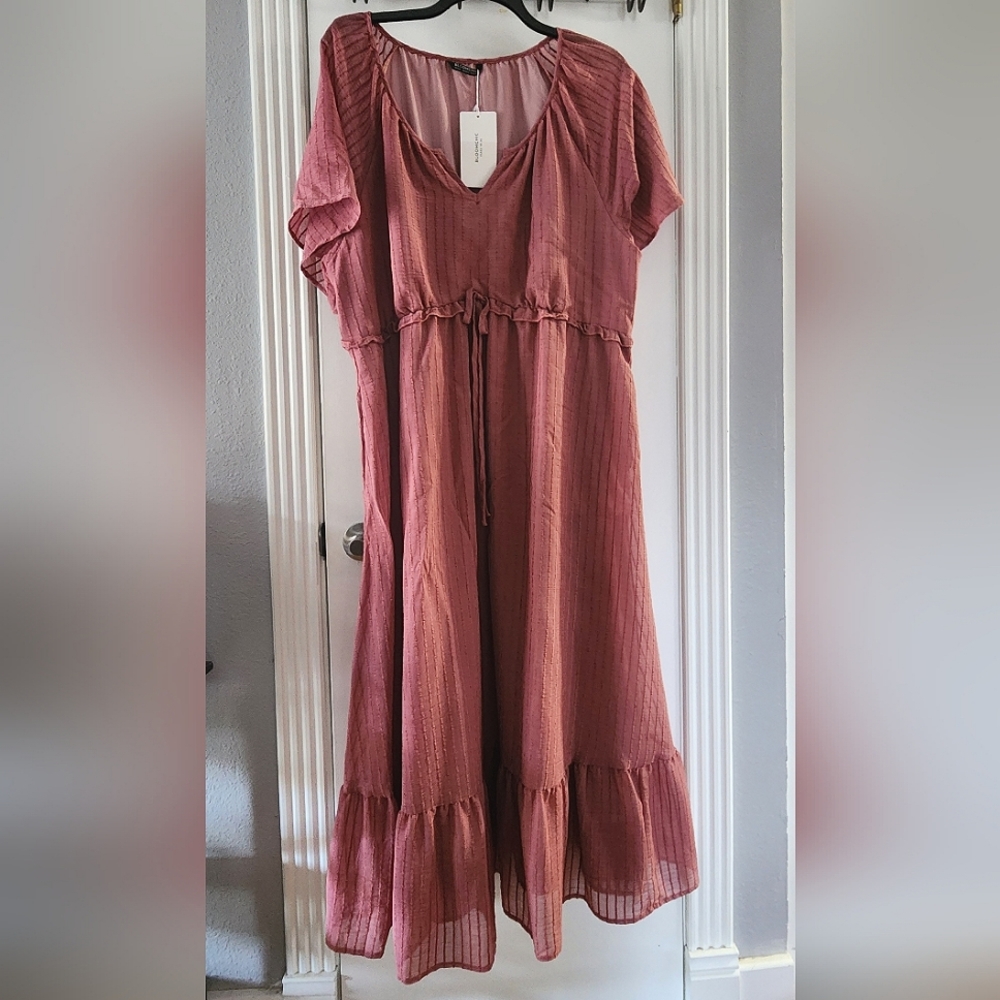 NWT BLOOMCHIC MAXI DRESS